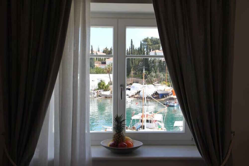 Porto Vecchio Spetses Luxury Suites 35/43