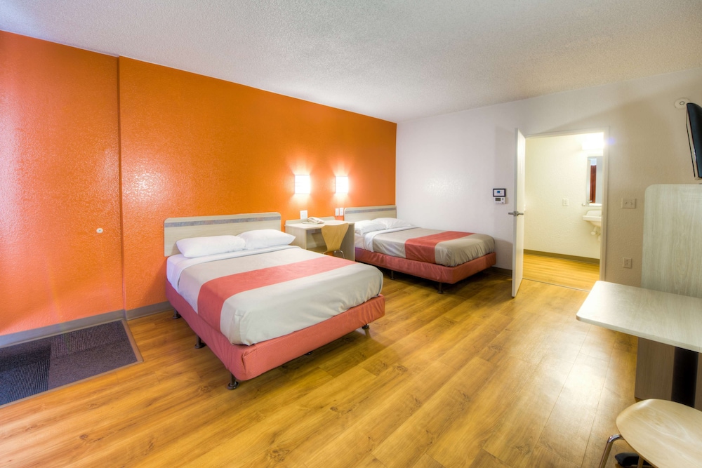 Motel6 Niantic, CT - New London 23/46