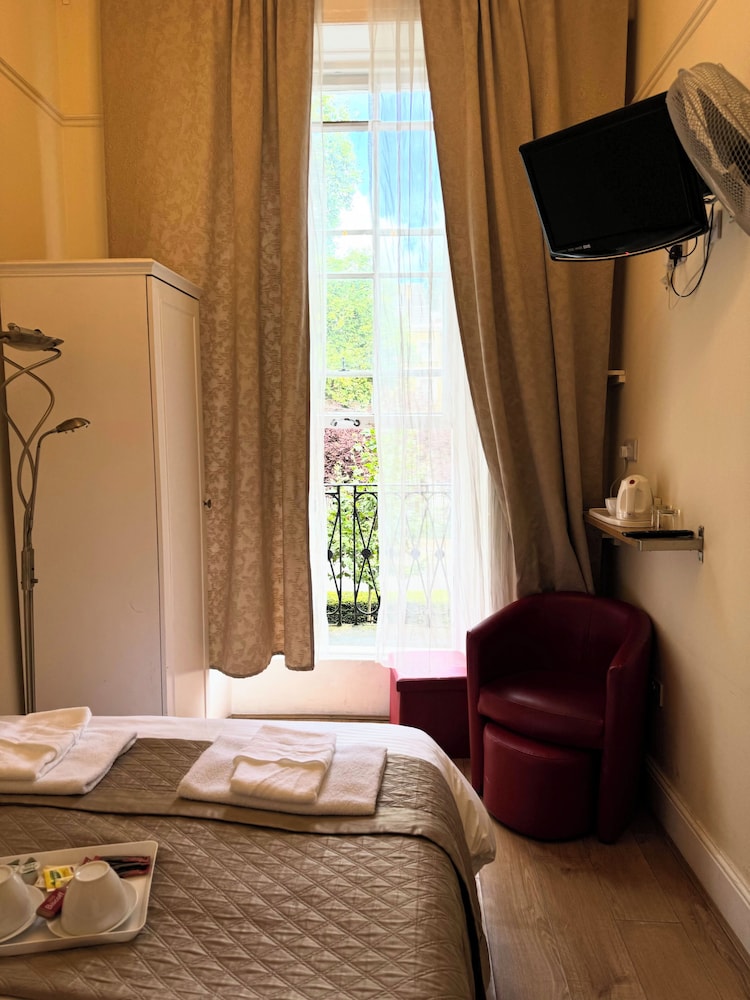 ABC Hyde Park Hotel 39/53