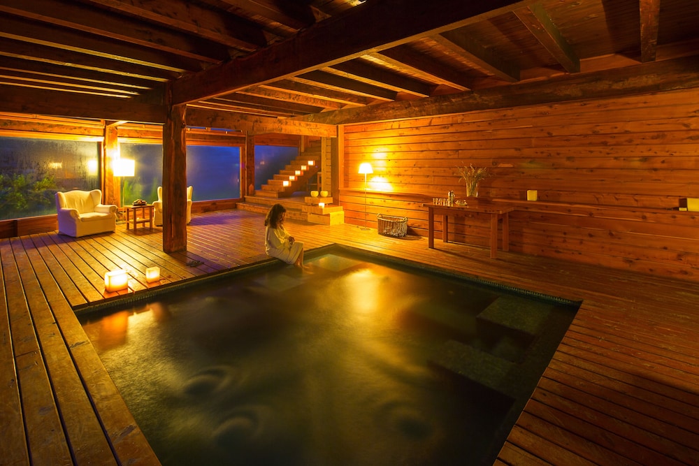 Isla Victoria Lodge 16/44