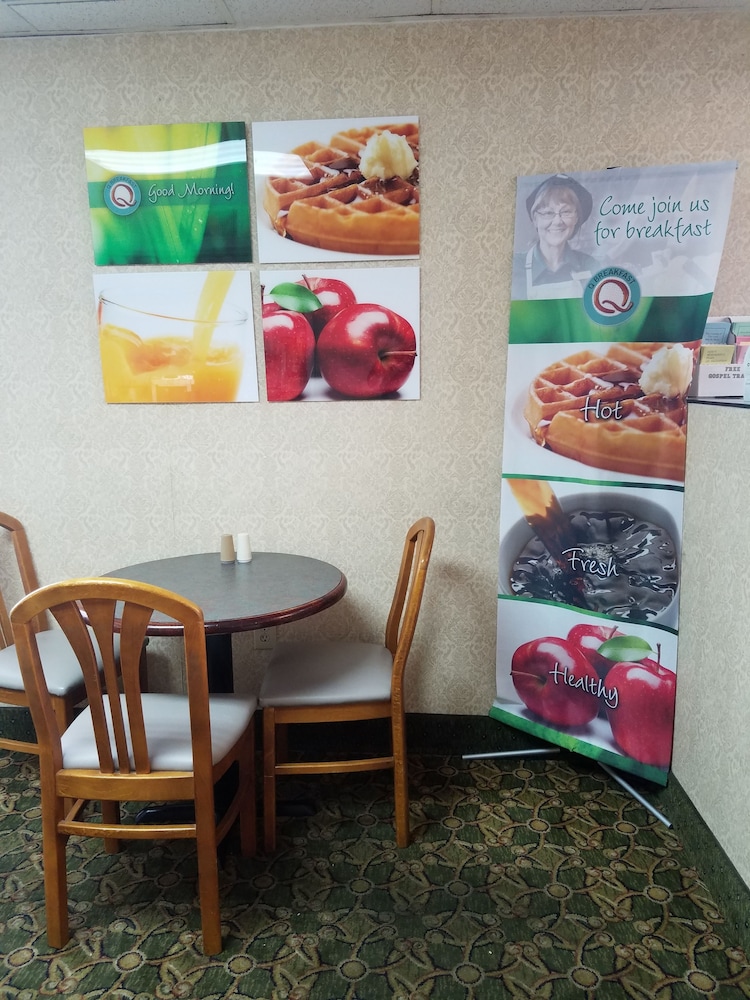 Quality Suites Paducah KY 51/57
