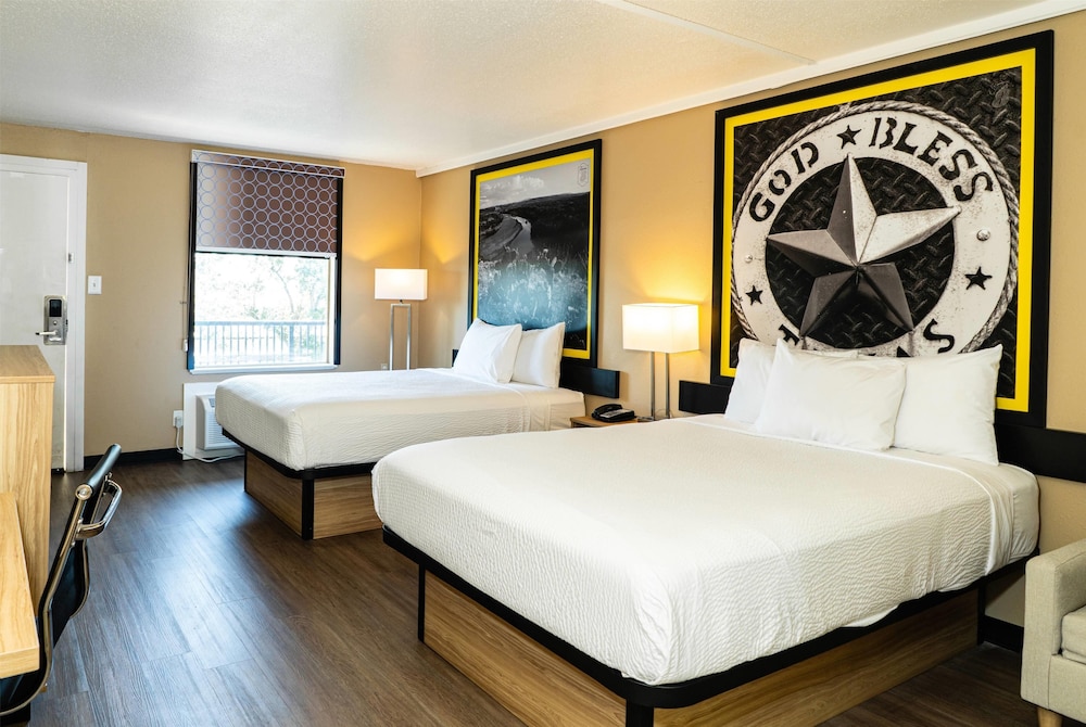 Super 8 by Wyndham Corpus Christi Airport 17/51