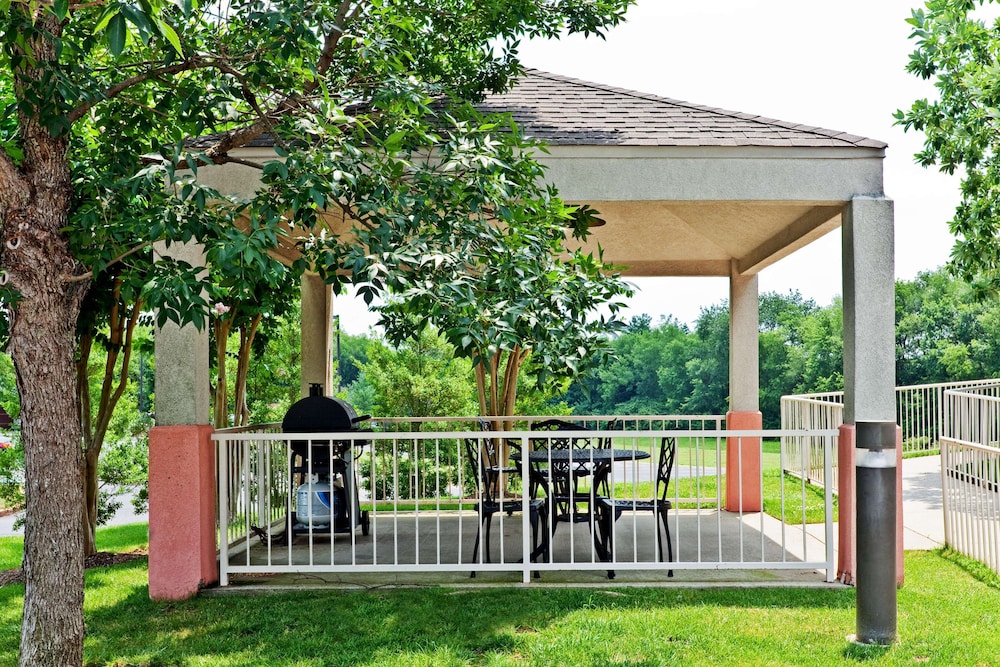 Sonesta Simply Suites Nashville Brentwood 1/36