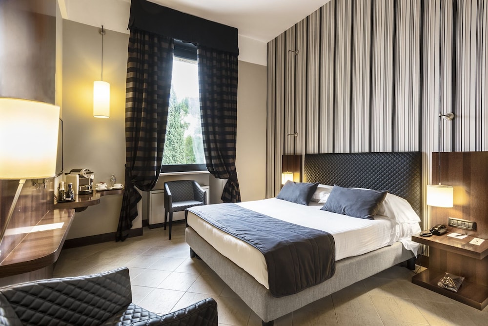 Th Roma Carpegna Palace 12/50