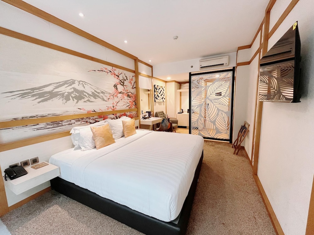 SUITE, JETTED TUB