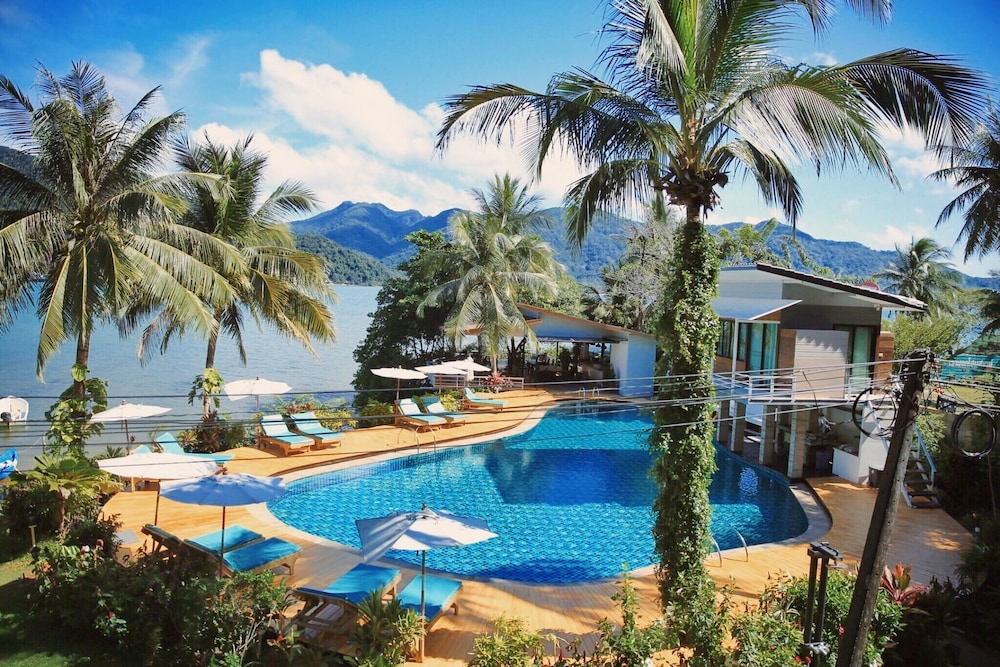 Resolution Resort 69/71