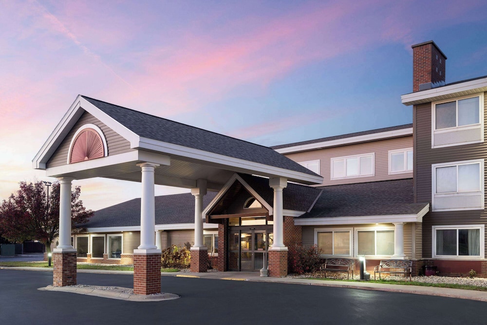 AmericInn by Wyndham Beaver Dam 1/60