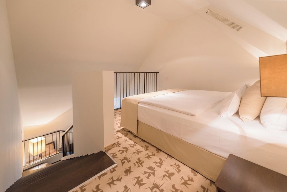 DUPLEX, TWIN BEDS, SOFA