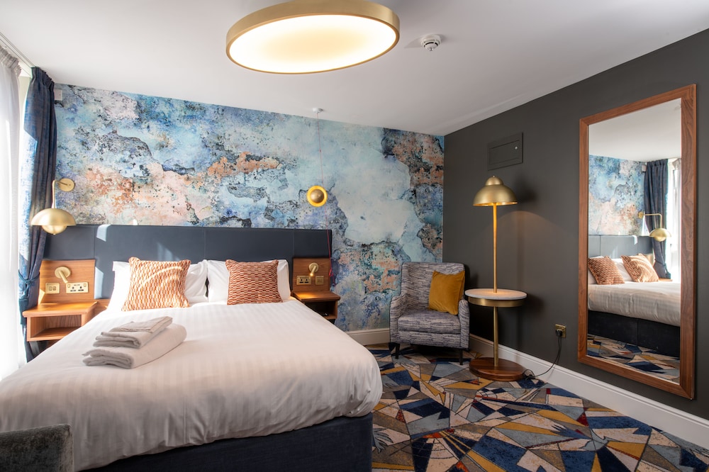 ROOM, TWIN BEDS