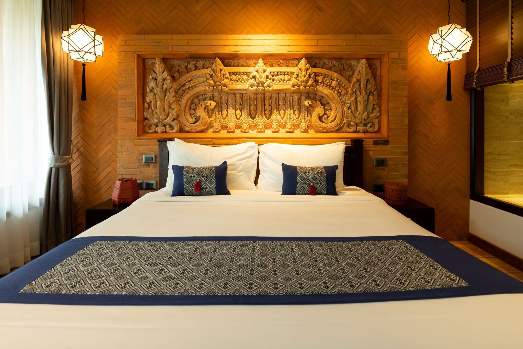 Deluxe, Suite, King Bed, Pool Access