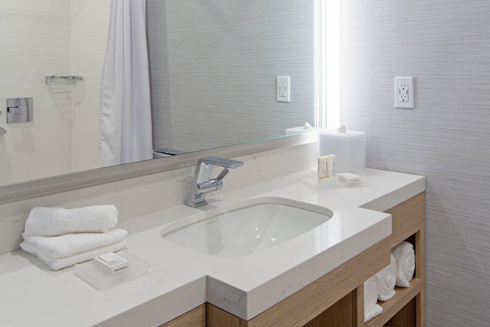 SpringHill Suites by Marriott Valencia 12/38