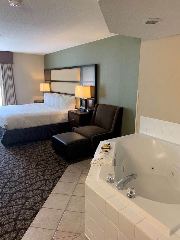 Best Western Plus Vancouver Mall Dr. Hotel & Suites 7/38