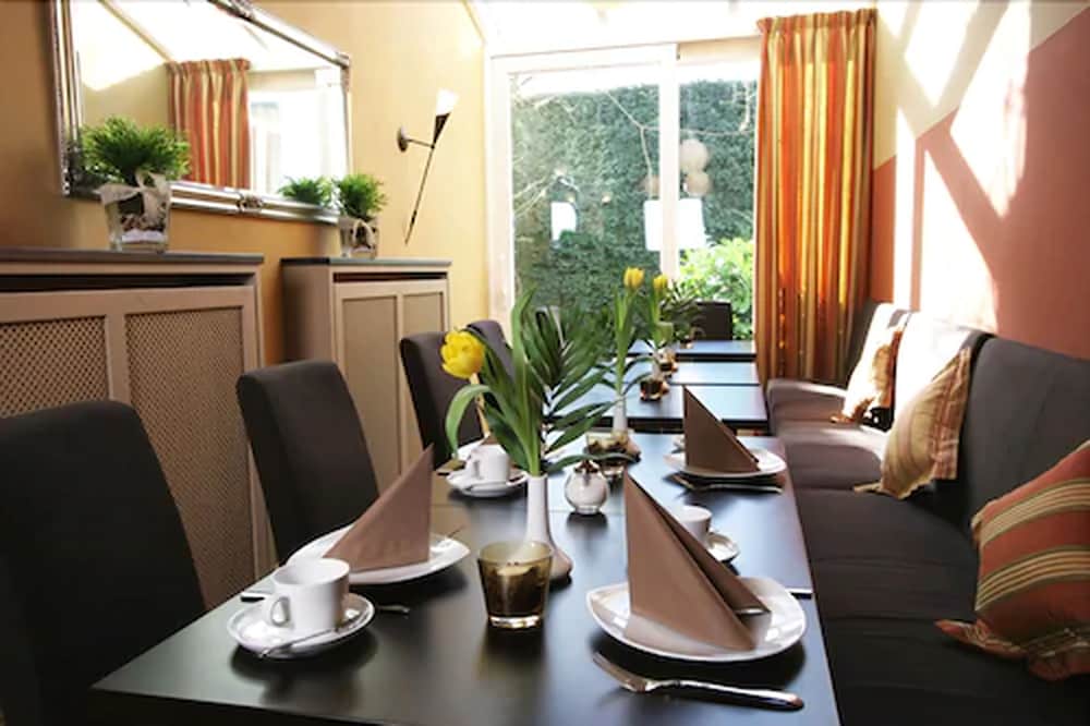 Arthotel ANA Residence 63/75
