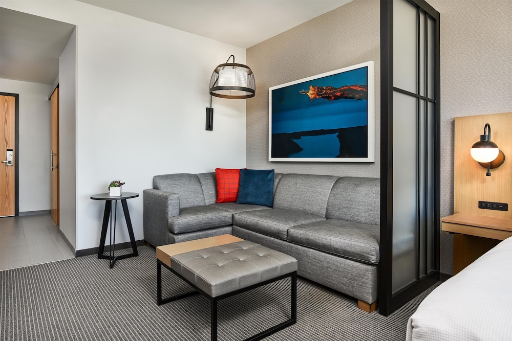 Hyatt Place Pena Station/Denver Airport 32/57