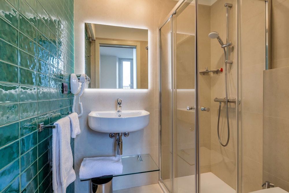 غرفة قياسية بسرير كوين مع أريكة، Best Western Plus Hotel Royal Superga 5/7