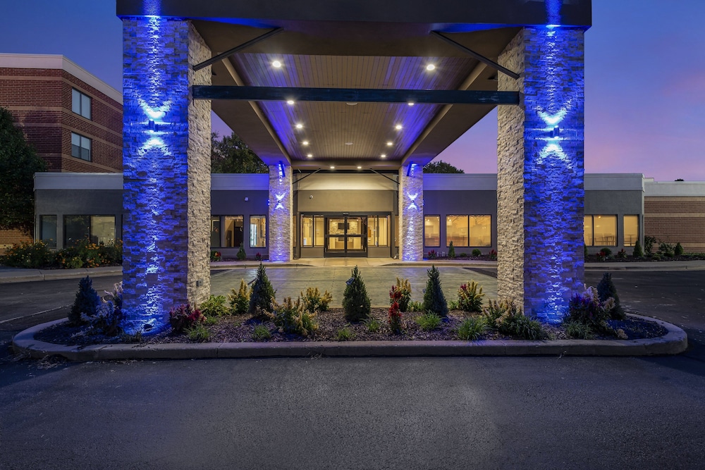 Holiday Inn Express Naperville 4/69