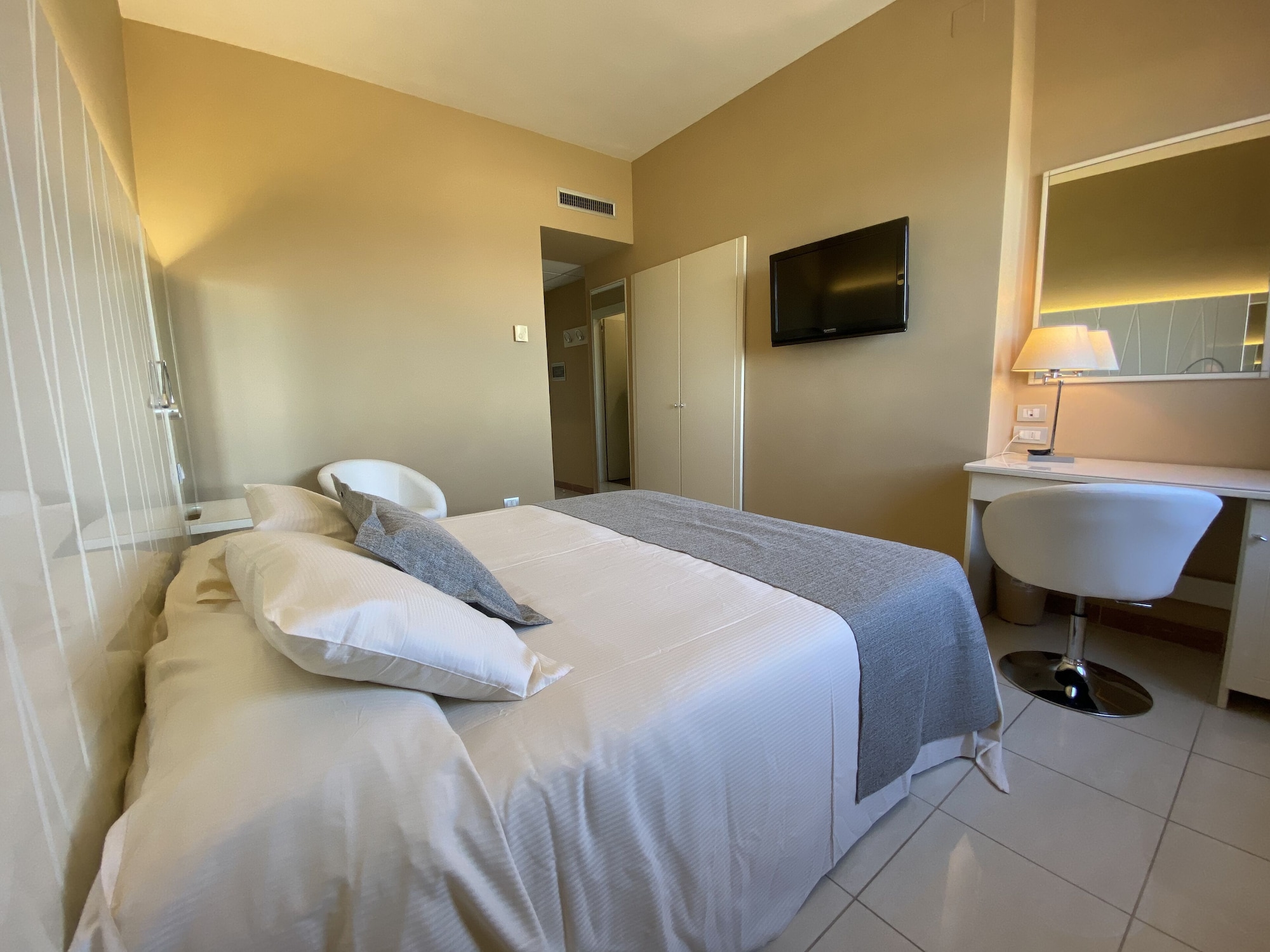 SUPERIOR, DOUBLE OR TWIN BED, SEA VIEW