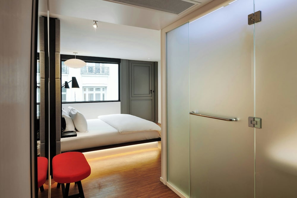 غرفة بسرير كينج لذوي الإعاقة، CitizenM Paris Opera 3/8