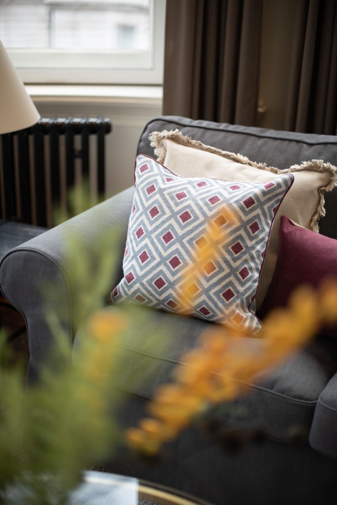 Grosvenor Gardens by CAPITAL 14/50