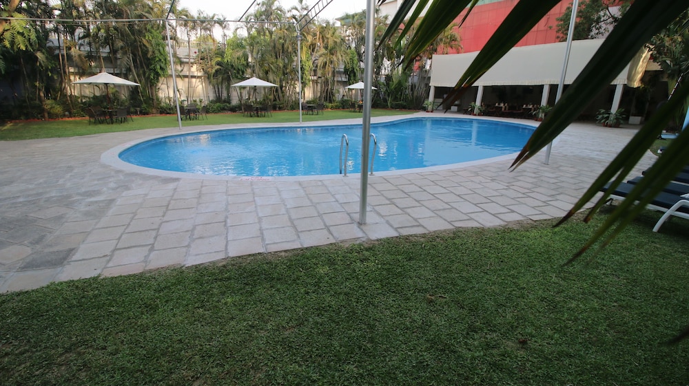 Clarks Hotel 48/50