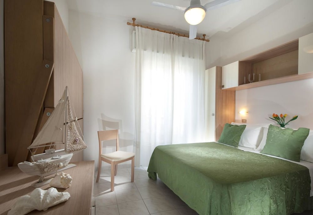ROOM, TRIPLE