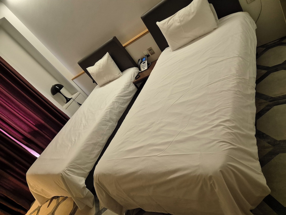 Deluxe, Twin Beds