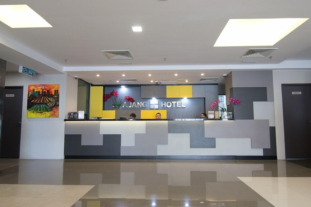 Ajang Hotel 8/48
