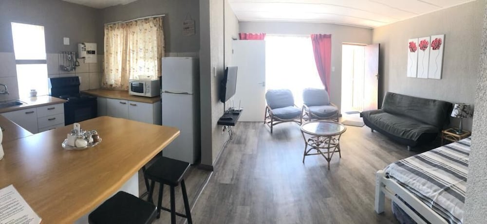 Amies Self-Catering Apartments 17/30