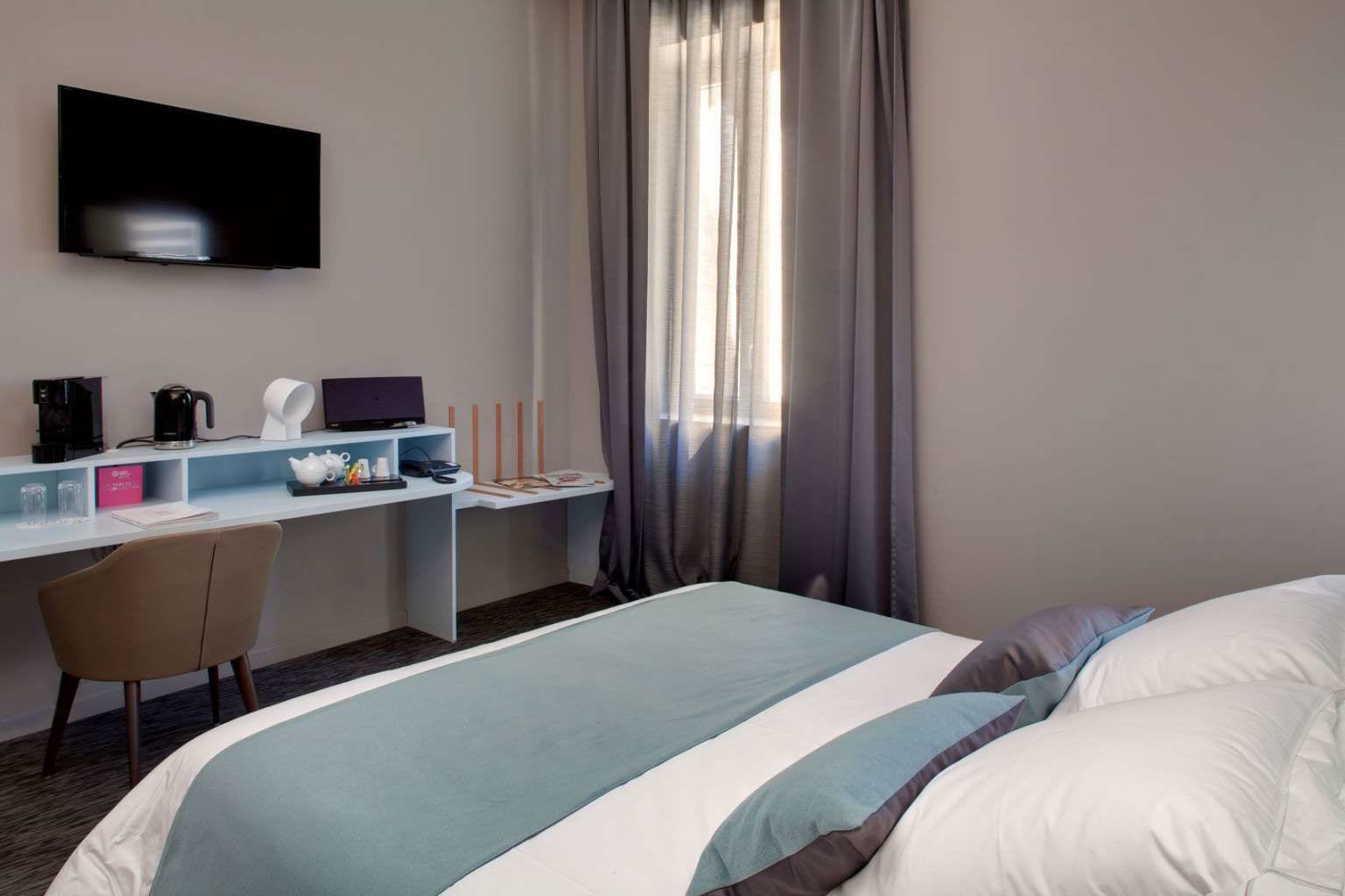 COMFORT, TWIN BEDS