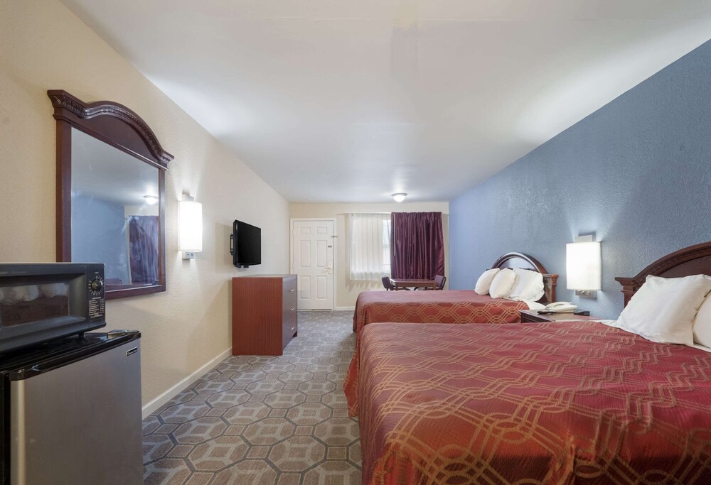 Econo Lodge Thomaston 15/35