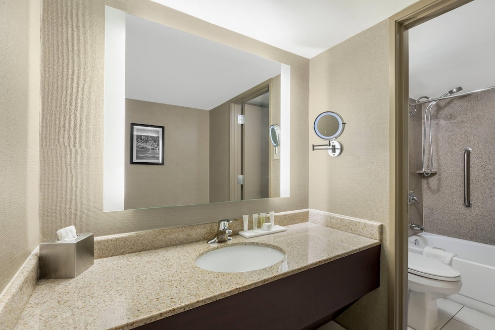 Radisson Hotel St. Louis Downtown Convention Center 63/65