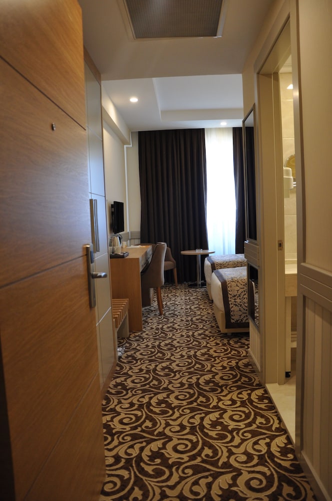 Grand Itimat Hotel 45/60
