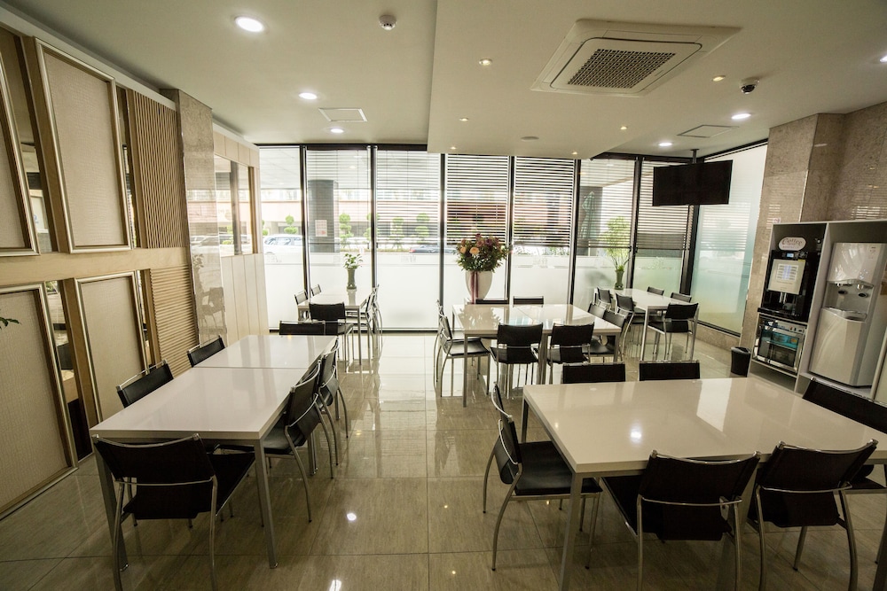 Reve Hotel Jeju 24/35