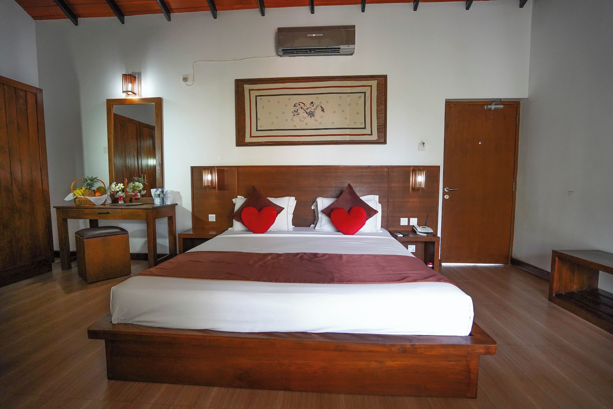DELUXE, DOUBLE BED, POOL VIEW
