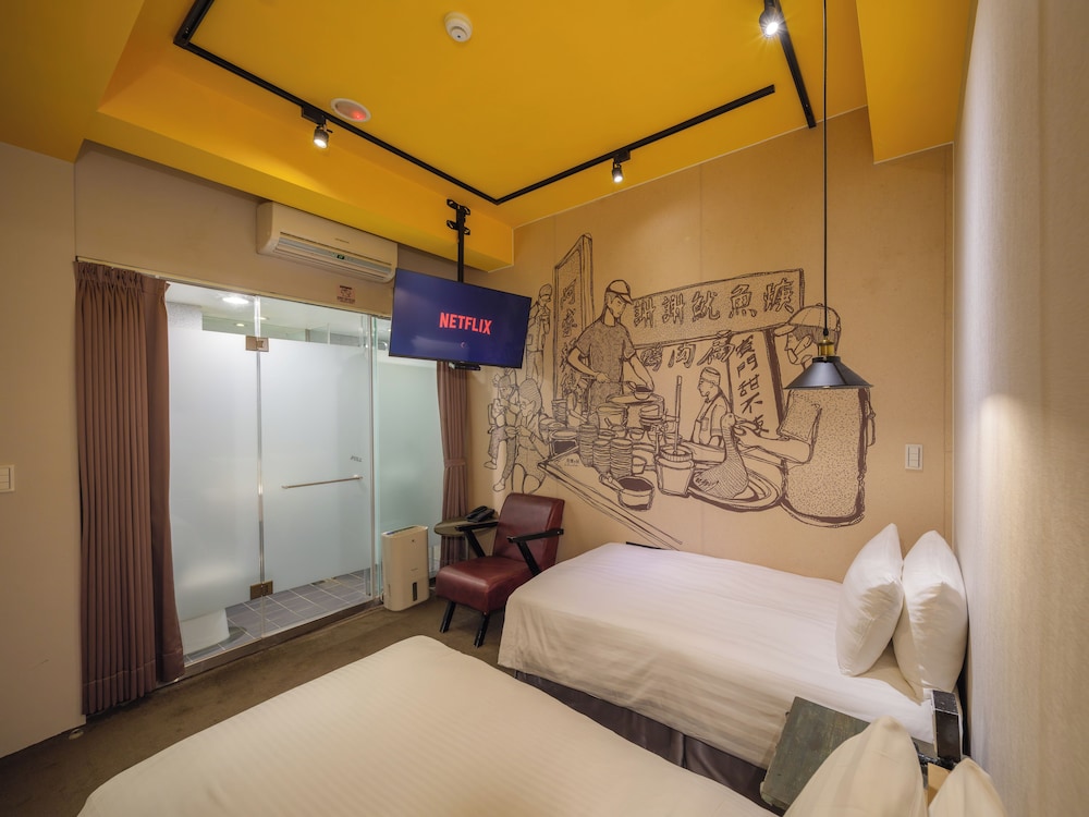 Cho Hotel 12/49