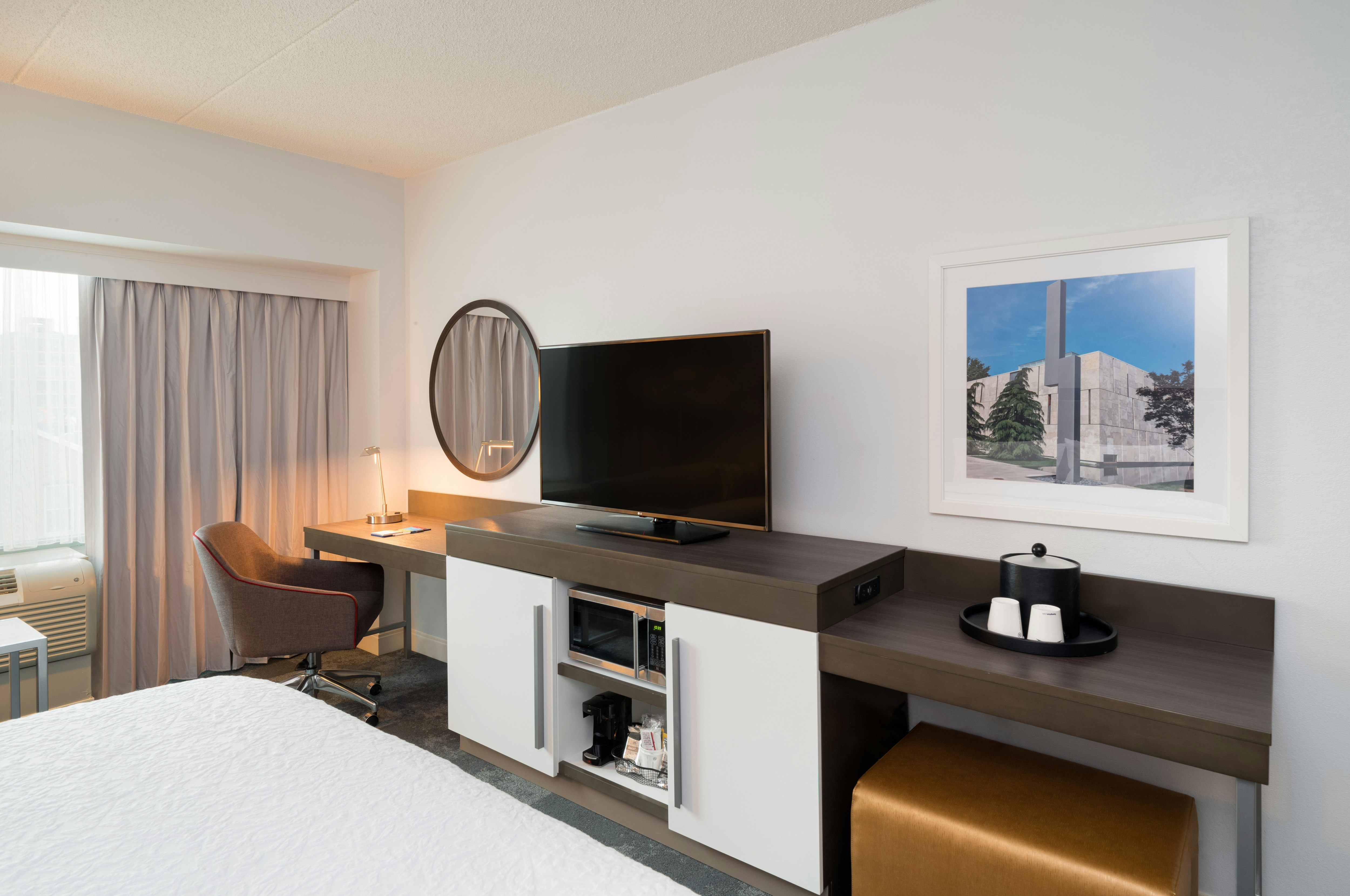 ROOM, KING BED, CITY VIEW