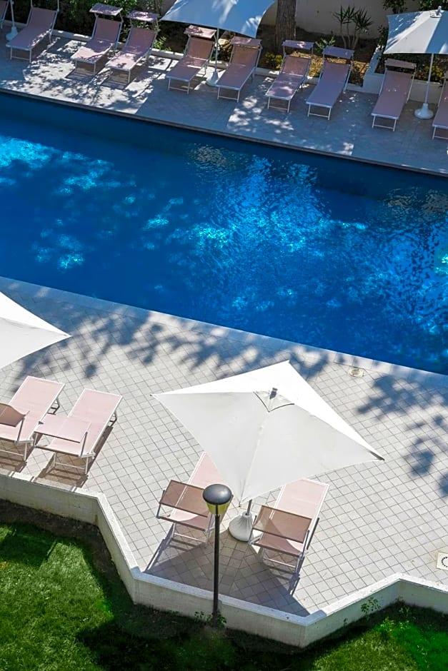 Club Hotel 20/24