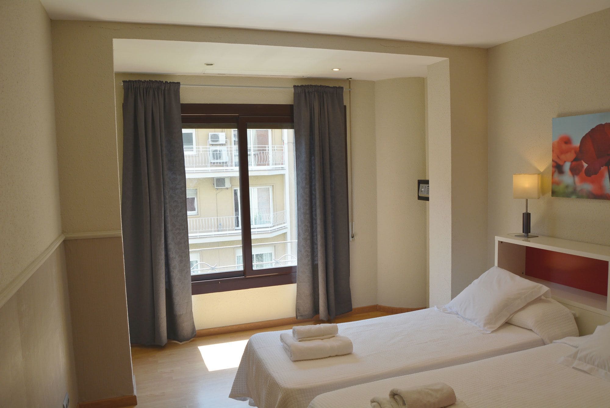 3 BEDROOMS, DESIGNER, APARTMENT, CITY VIEW, SHARED TERRACE