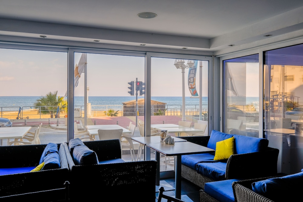 Flamingo Beach Hotel 23/35