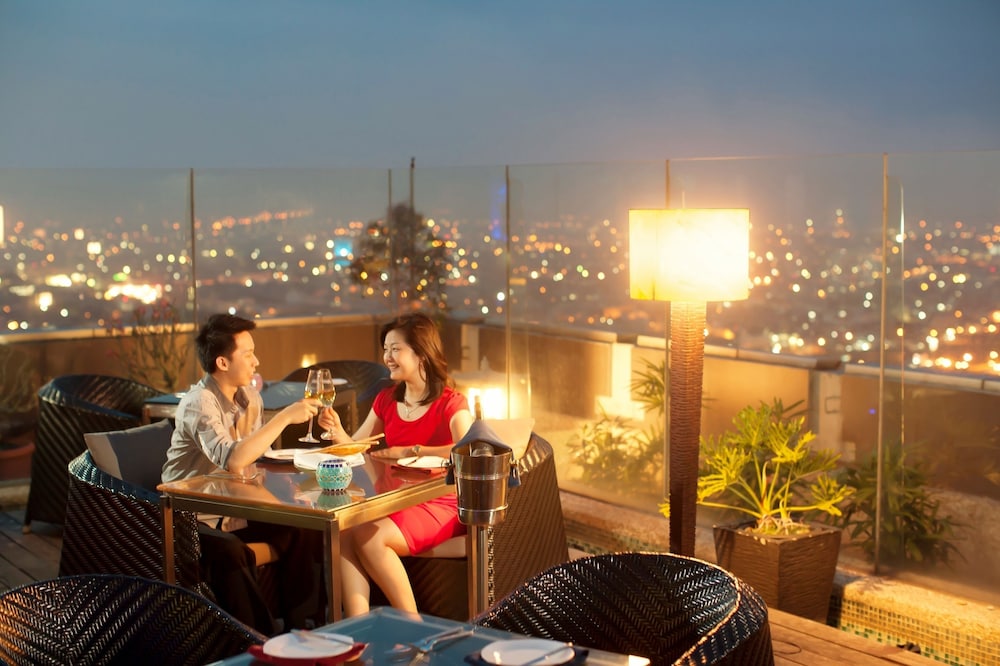 Cambridge Hotel Medan (ex Grand Swiss Belhotel Medan) 68/71