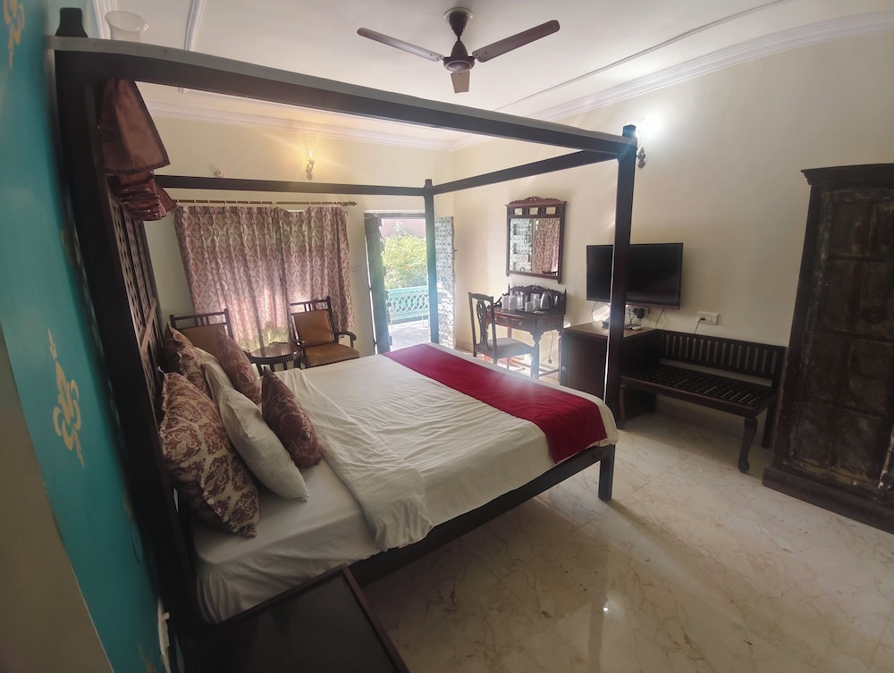 DELUXE, DOUBLE BED
