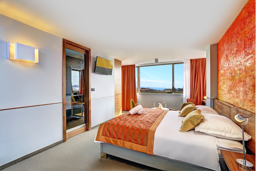 DELUXE, SUITE, SEA VIEW