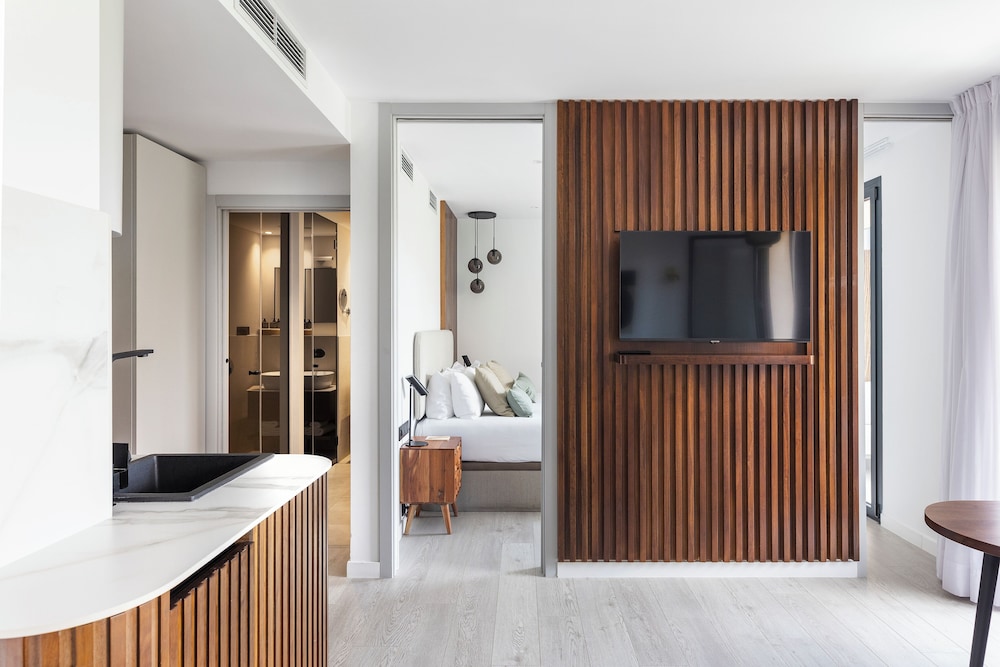 1 BEDROOM, APARTMENT, BALCONY