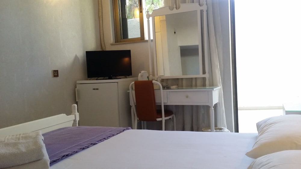 Semi Basement, Budget, Double Bed