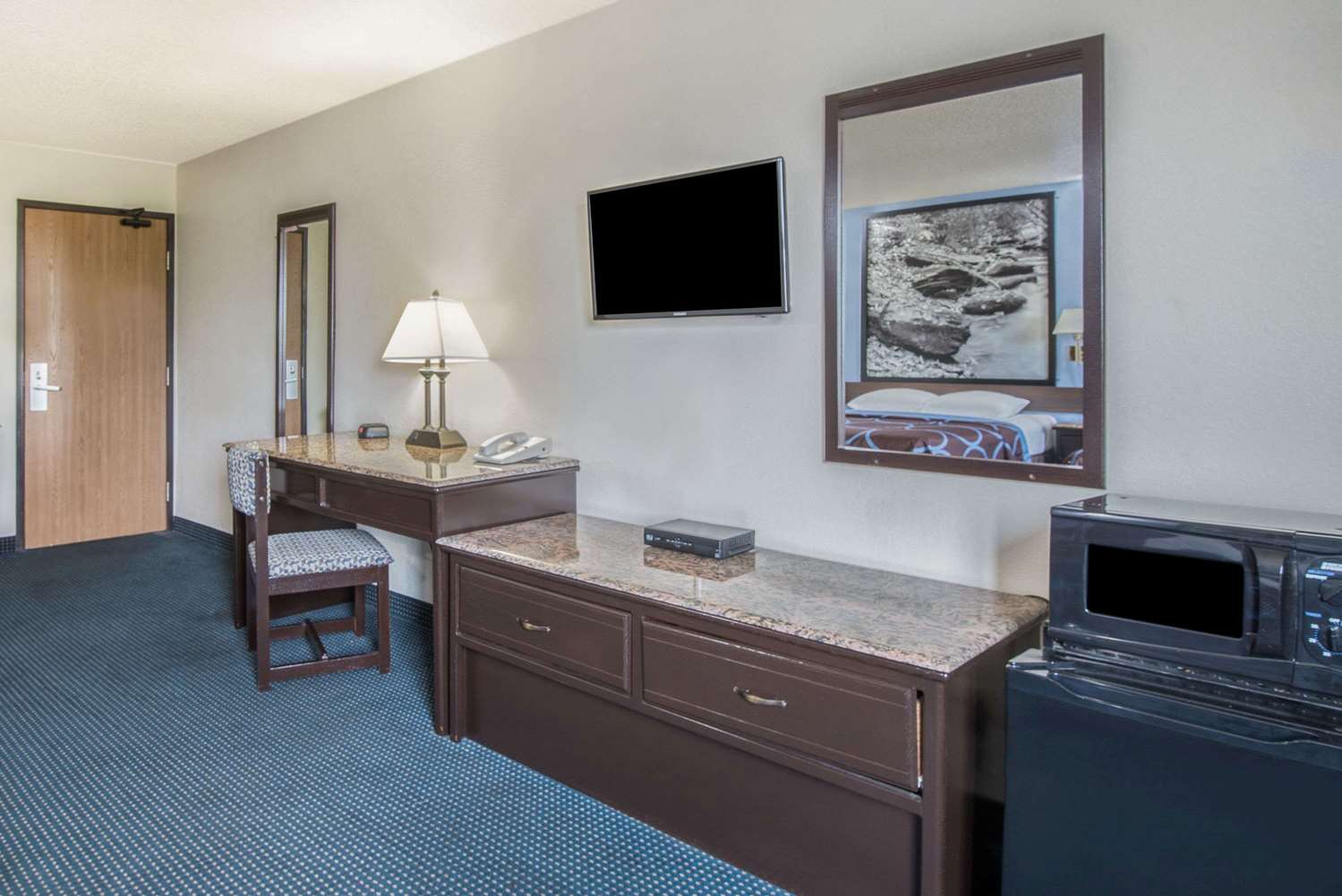 Super 8 By Wyndham New Castle 6/26