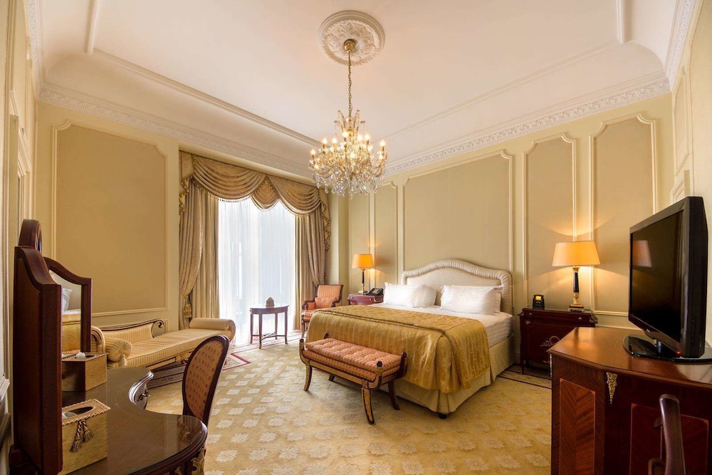 DELUXE, KING BED