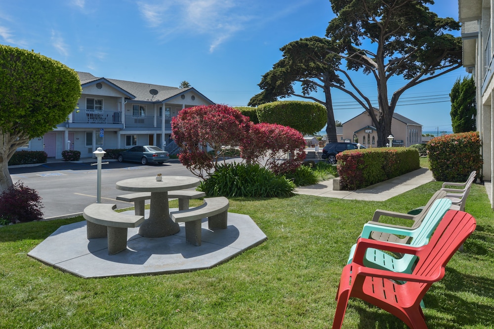 Cayucos Beach Inn 59/64