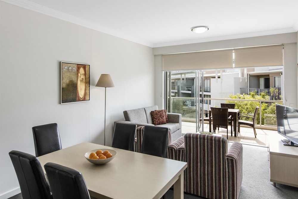 Oaks Brisbane Mews Suites 17/27