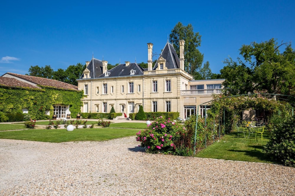 Chateau De Meyre 41/48