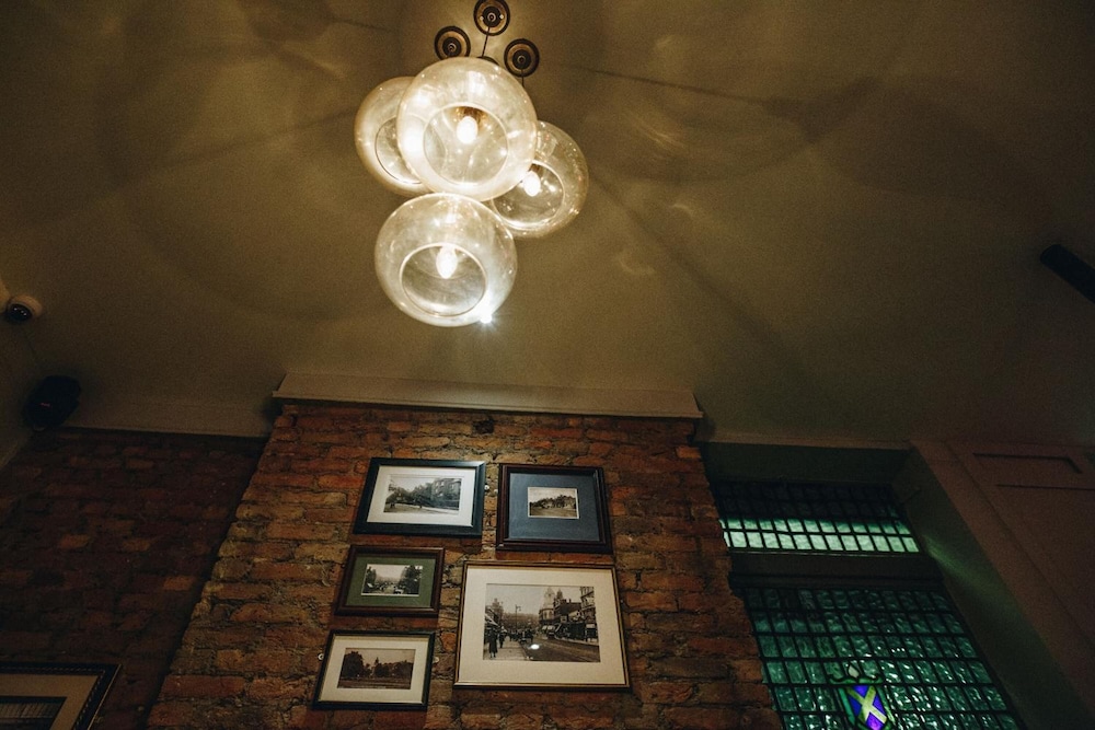 Publove the Crown Battersea 11/50
